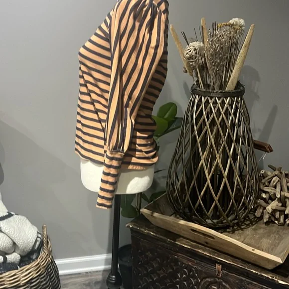 Anthropologie Amadi Camel  and Navy Puff Sleeve Long Sleeve Tee - Picture 6 of 7